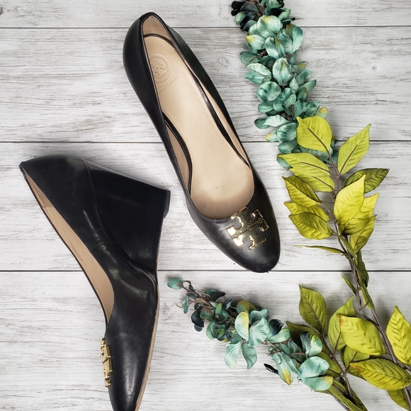 Tory Burch Wedges Black Heels Leather 11 Gold T Logo - Picture 2 of 12